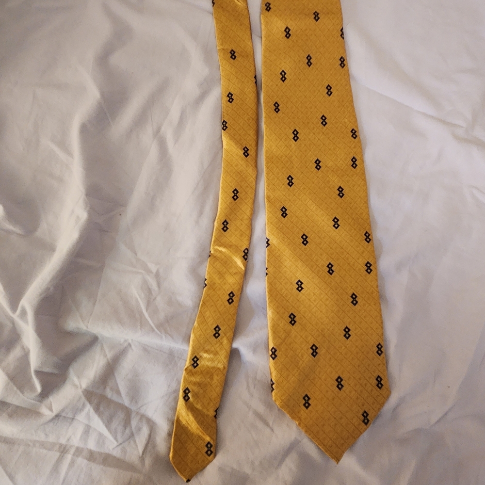 Jos. A. Bank Yellow and Black Patterned 100% Silk Tie Made In USA